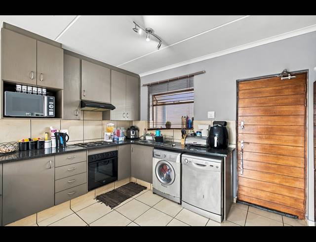 2 BEDROOM APARTMENT FOR SALE IN BARBEQUE DOWNS
